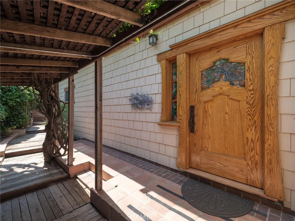 3950 De Longpre Avenue, Los Angeles, California 90027 home-pic-4